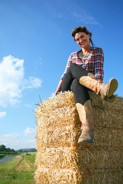 Farmer’s daughter Katy Holmes has launched The Hay Bale Diner ‘pop-up’ at the family’s strawberry farm