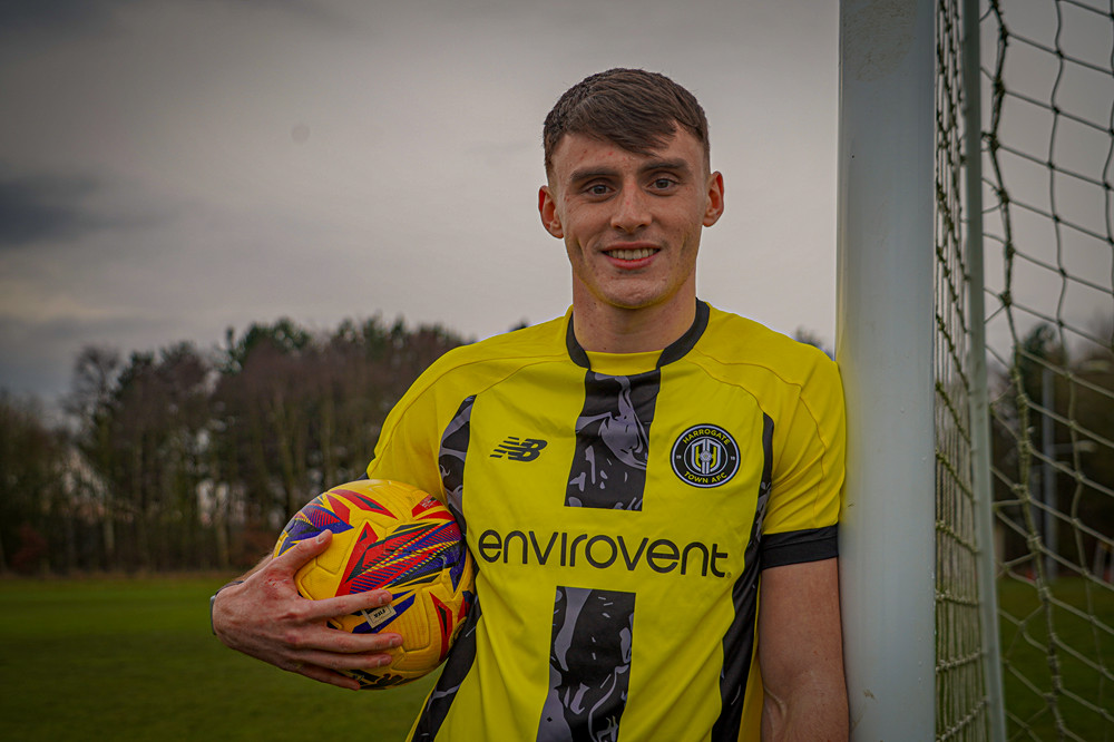 Harrogate Town AFC sign Tom Cursons